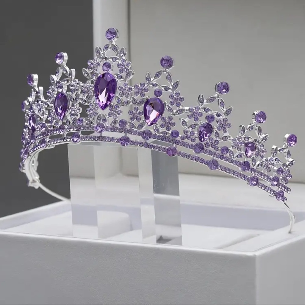 Elegant Purple Rhinestone Tiara - Picture 3 of 4